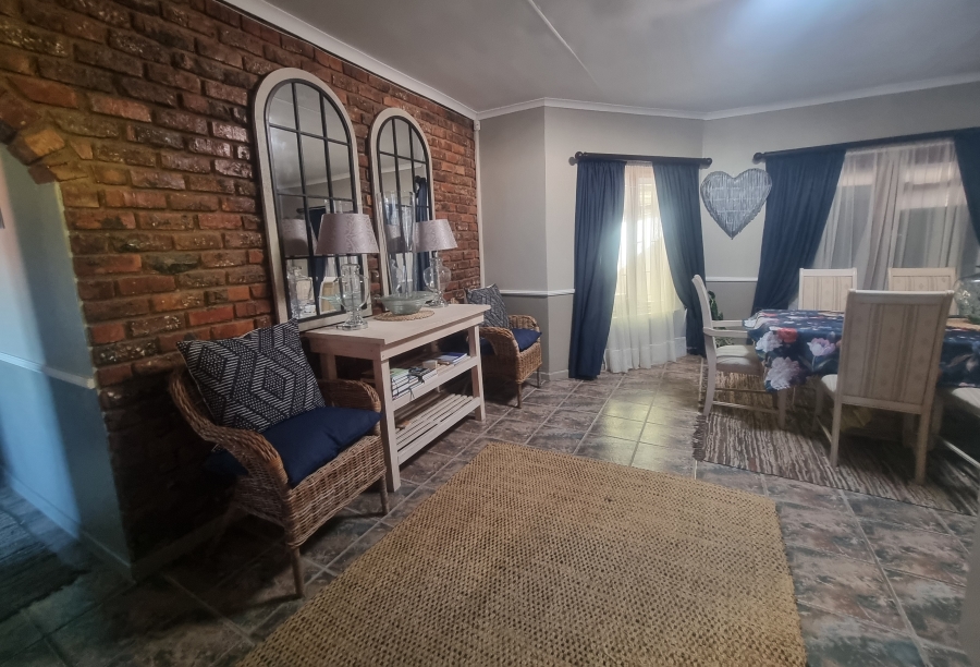6 Bedroom Property for Sale in Heiderand Western Cape